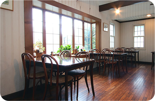 ダイニング窓際